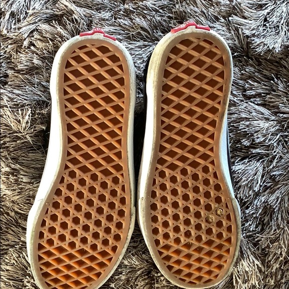 Boys size 3 Velcro vans - Picture 2 of 3